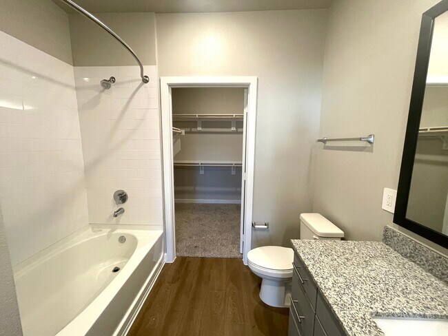Foto del edificio - 3845 Frontier Pkwy