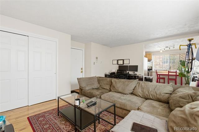 Foto del edificio - 1063 N Clarkson St