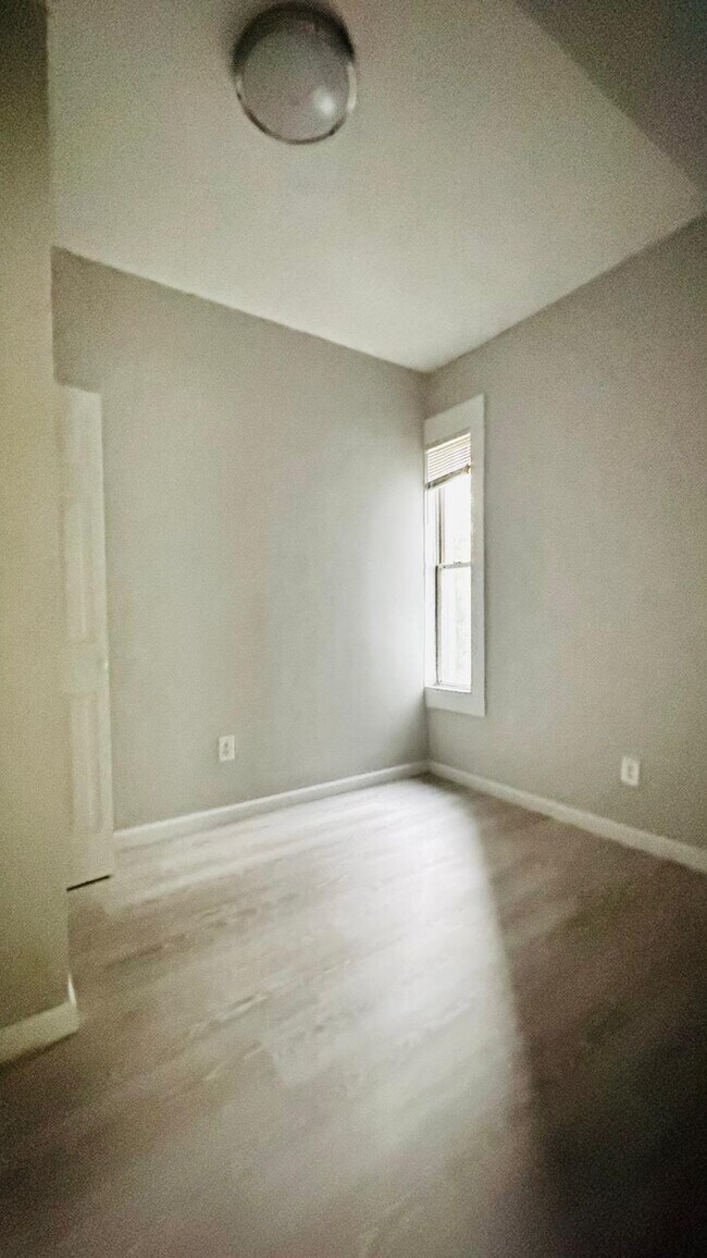 Building Photo - 175 N Main St