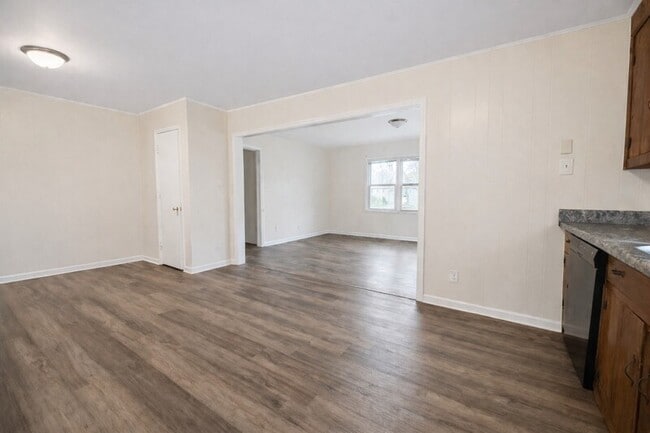 Building Photo - 1205 Broadus Ave SE