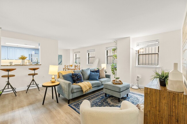Building Photo - Spacious & Conveniently Located 2br/2ba on U St Corridor!