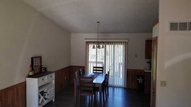 Dining Room - 1100 Zblewski Dr