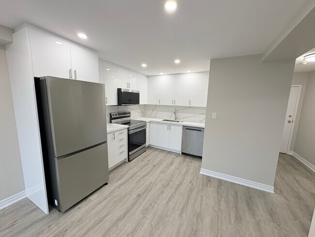 Building Photo - Beautiful Fully Renovated 1 bedroom with In suite Laundry