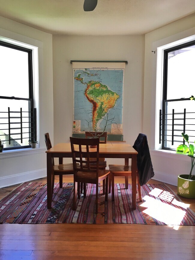Foto del edificio - 2908 W Dickens Ave