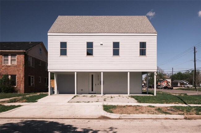 Building Photo - 2923 Truxillo St