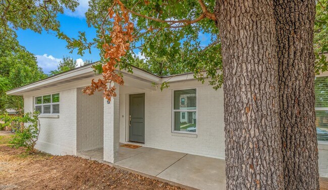 Building Photo - 5 br, 4 bath House - 4100 Oaklawn St