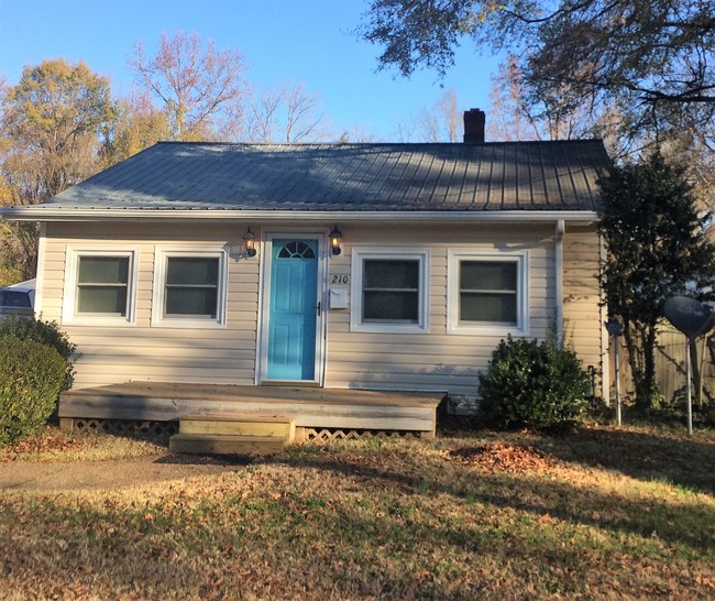 210 Thompson St, Ashland, VA 23005 - House for Rent in 