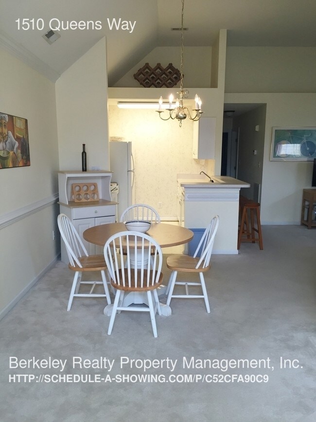 Building Photo - 1510 Queens Way