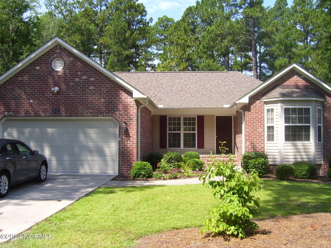 Primary Photo - 11 Cypress Ln