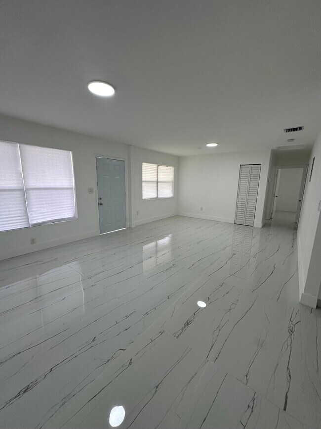 Foto del edificio - 1120 NW 128th St