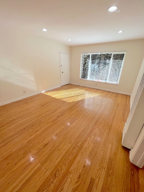 Foto del edificio - 1417 N Harper Ave