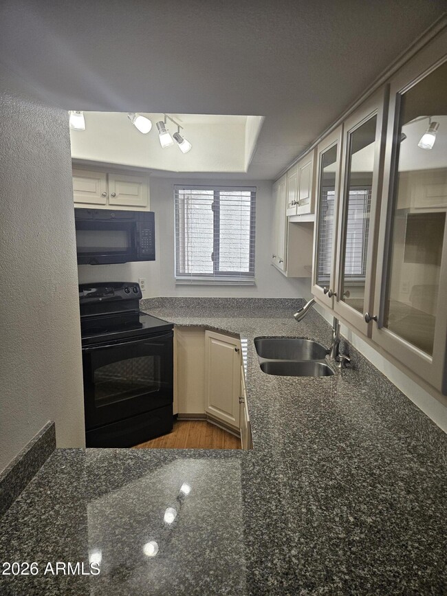 Building Photo - 885 N Granite Reef Rd