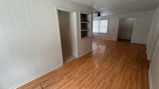 Building Photo - $795 - 2 bed 1 bath - Single Family Home
