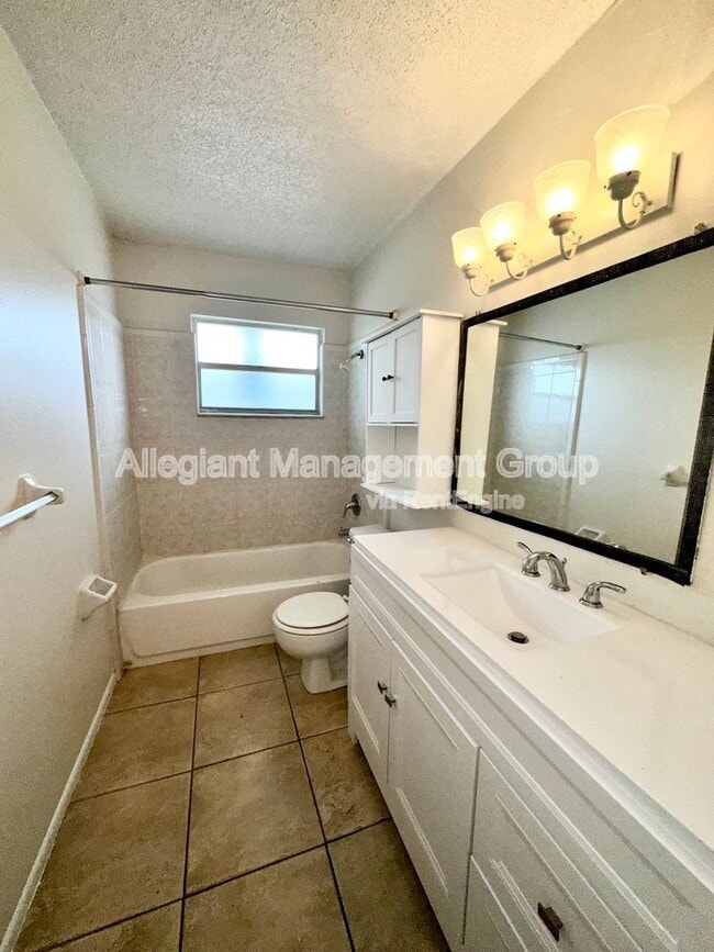 Building Photo - 705 Michigan Ct