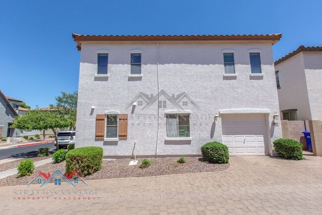Building Photo - 4685 E Laurel Ave