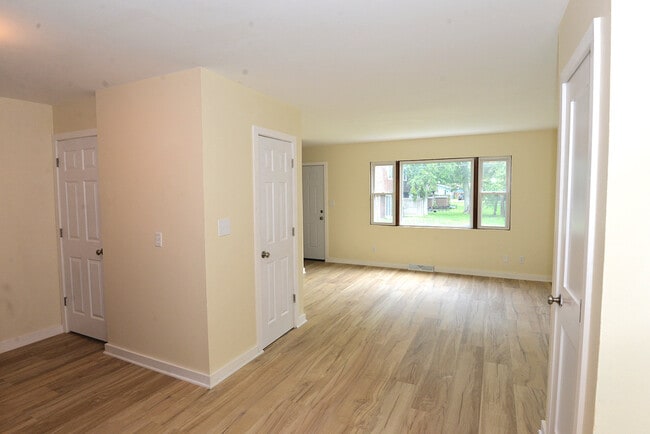 From Dining room to Frt door and living room. - 121 S 18th St