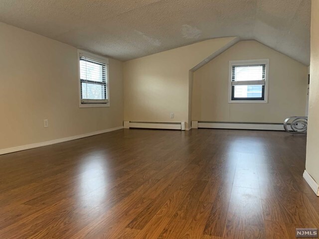 Building Photo - 322 New Milford Ave