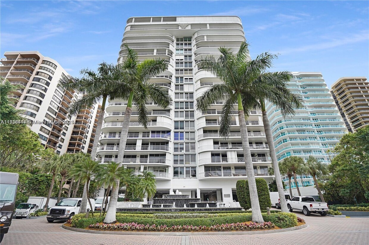 Foto principal - 10155 Collins Ave