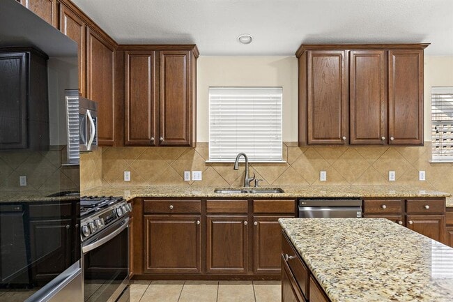 Foto del edificio - 2421 Chimney Rock Rd