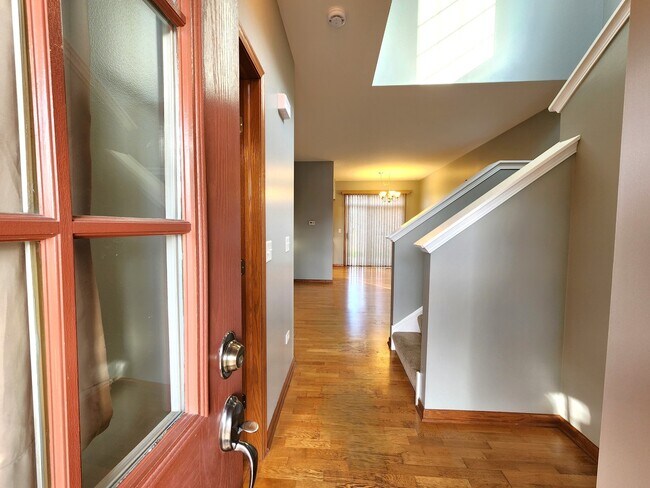 Building Photo - 2552 Cesario Dr