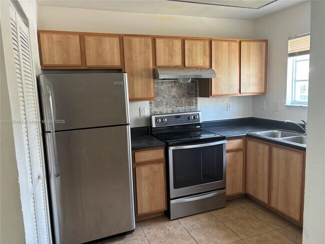 Foto del edificio - 2050 NE 167th St