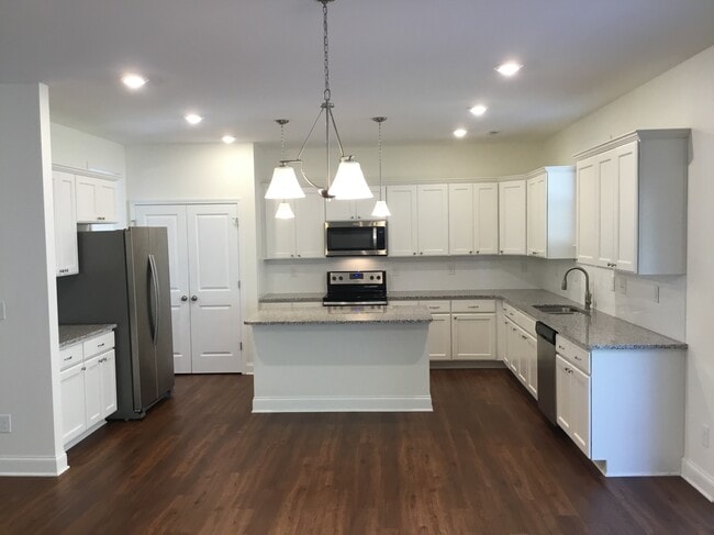 Building Photo - 206 Southfork Ln