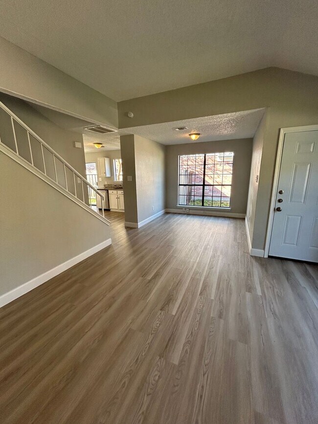 Foto del edificio - Come and see this well-kept beautiful home...