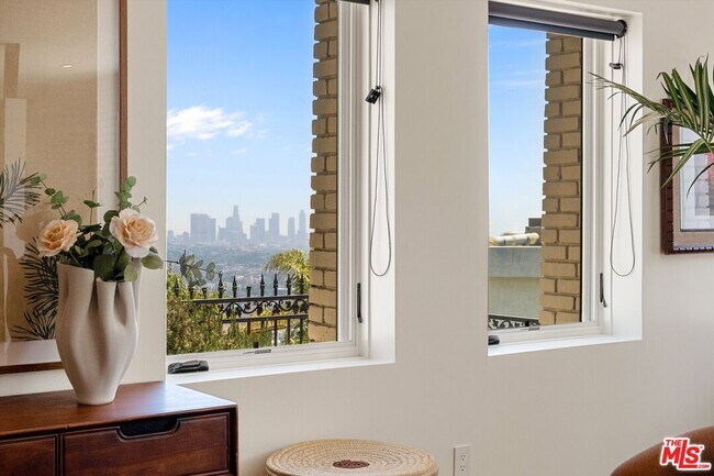 Foto del edificio - 2700 Glendower Ave
