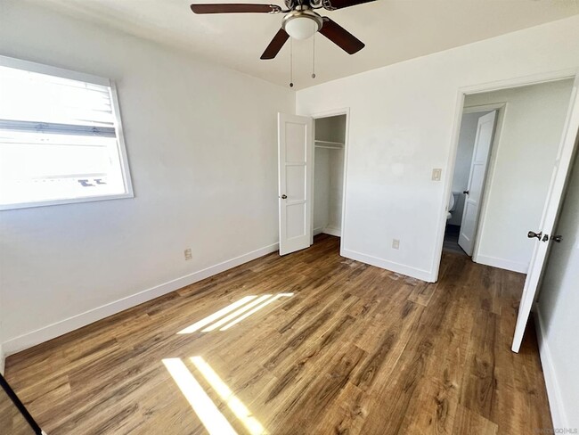 Building Photo - 4064 Oakcrest Dr