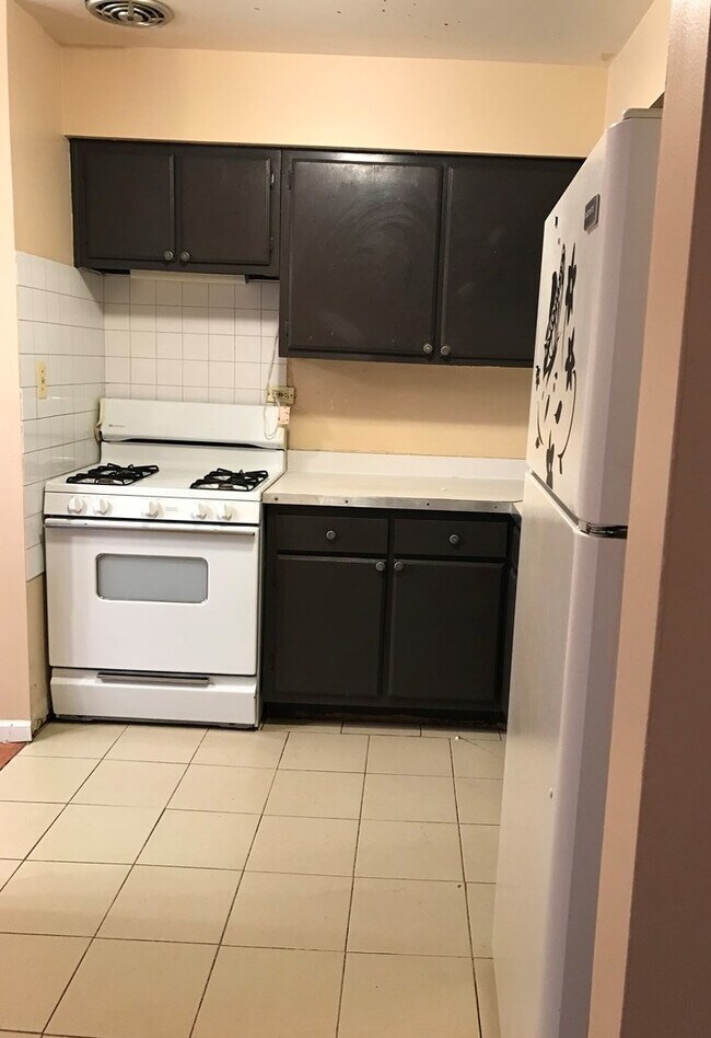 Kitchen - 833 W College Blvd