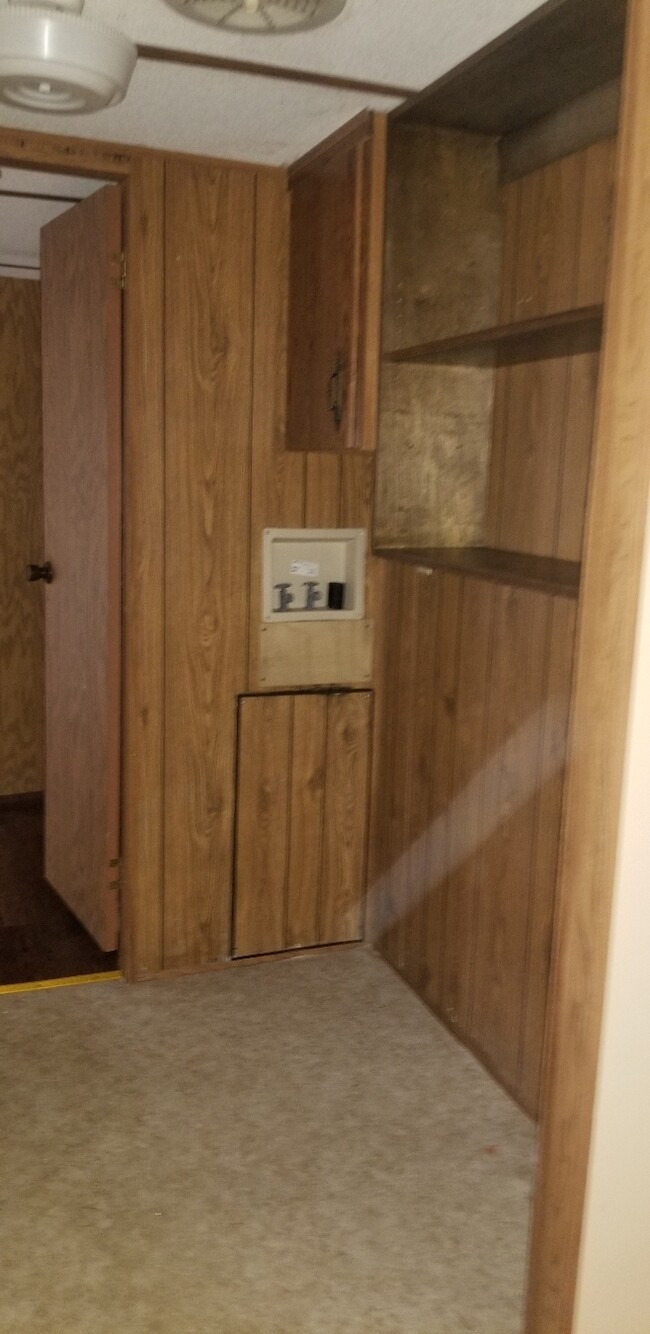 Building Photo - 2 Bedroom Mobile Home