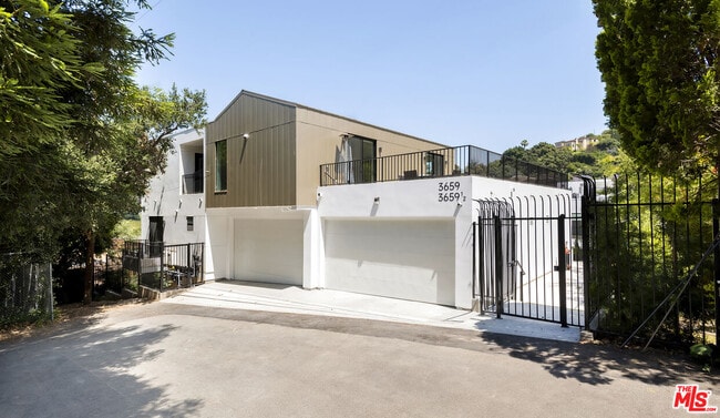 Building Photo - 3657 Regal Pl