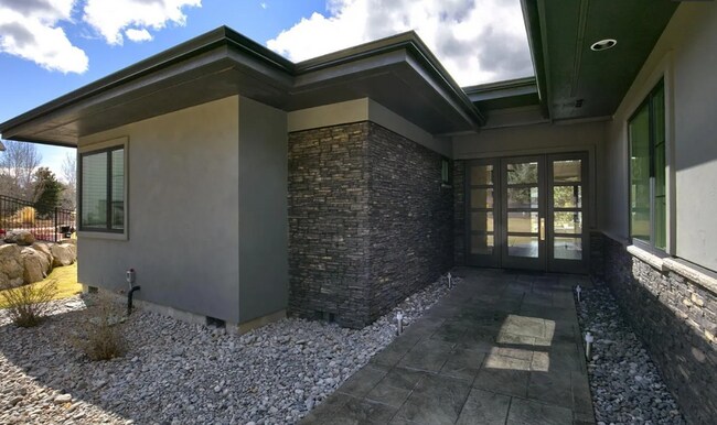 Foto del edificio - Beautiful and Spacious 3 Bed/2.5 Bath Home on 0.46 Acre Lot in SE Bend