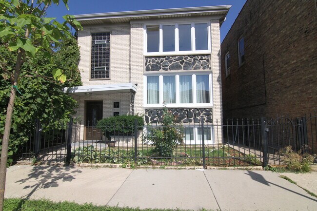 Foto del edificio - 5808 W Addison St