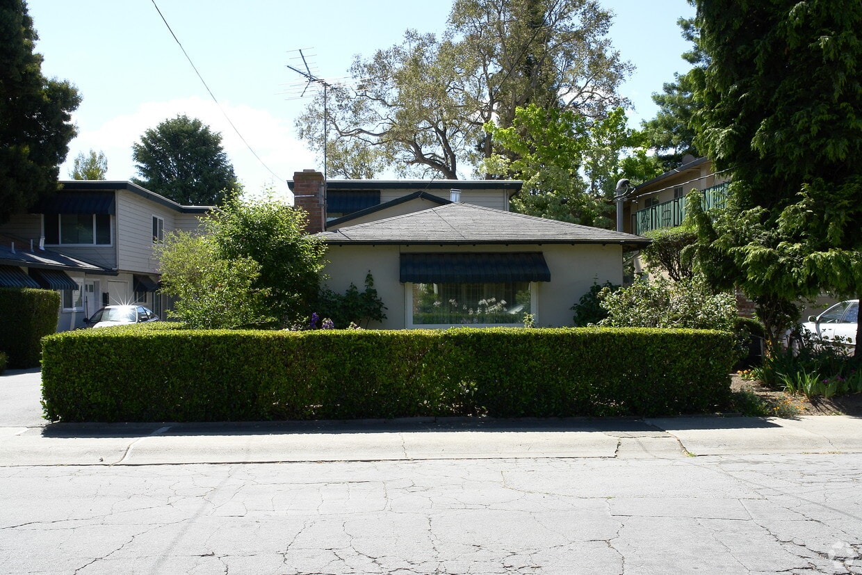 Building Photo - 917-923 Florence Ln