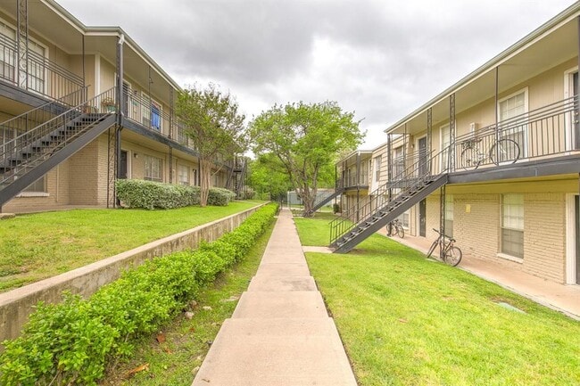 Building Photo - 2200 W Lowden St