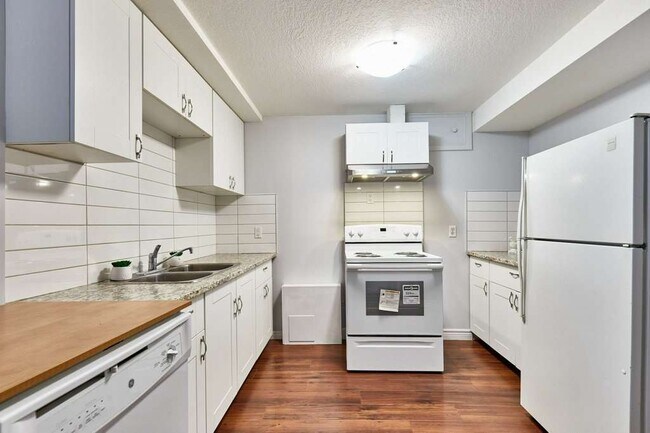 Building Photo - 406 Karn St