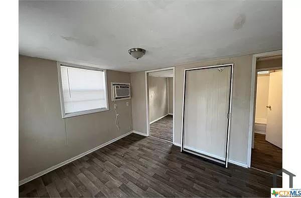 Building Photo - 518 Little Ave