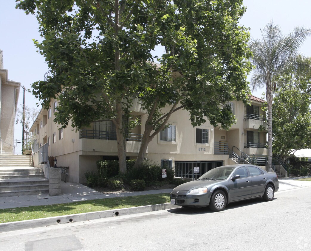Foto del edificio - 5712 Camellia Ave