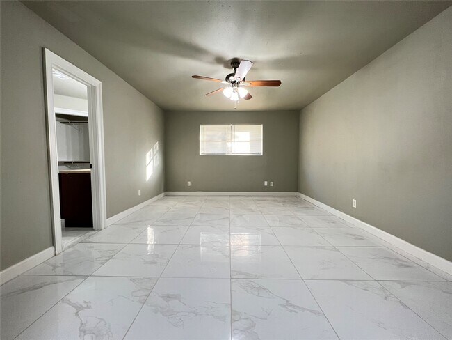 Foto del edificio - 12865 Birch Ln