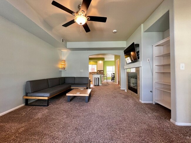 Foto del edificio - Beautiful 2 Bed 2.5 Bath Condo Near Observ...