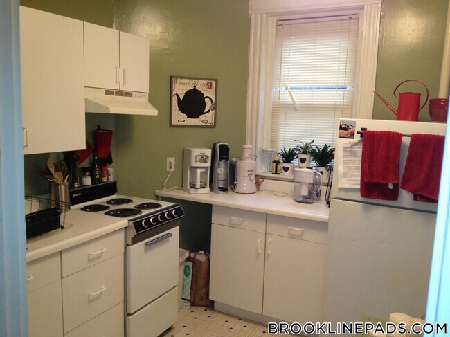 Foto del edificio - 208 Winthrop Rd