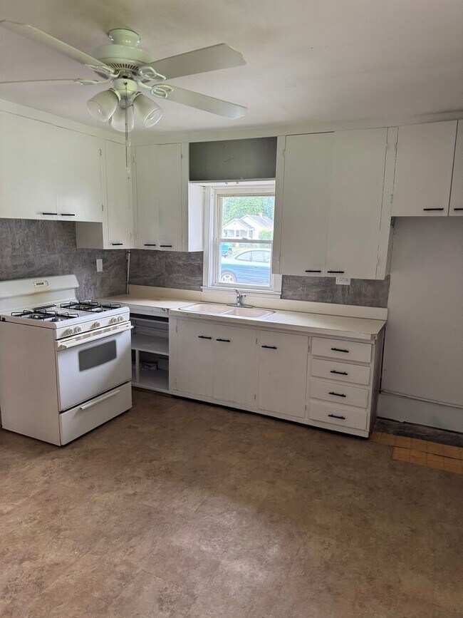 Foto del edificio - 2 bedroom | 1 bathroom home PLUS detached ...