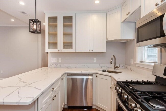 Foto del edificio - 263 E Cottage St