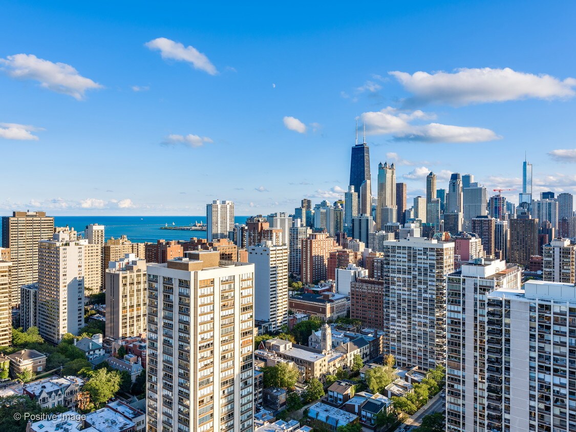 El Vista desde el balcón - 1560 N Sandburg Terrace