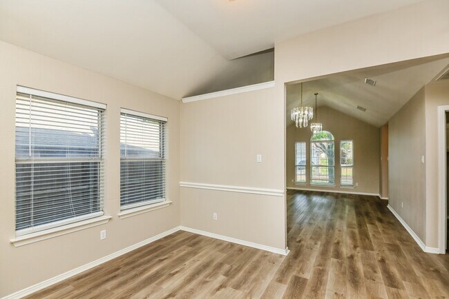 Building Photo - 1054 Springwood Dr