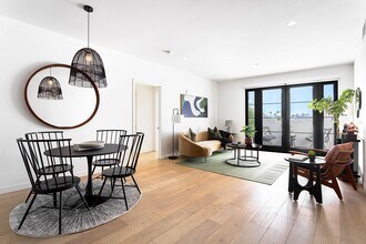 Interior Photo - Estelle