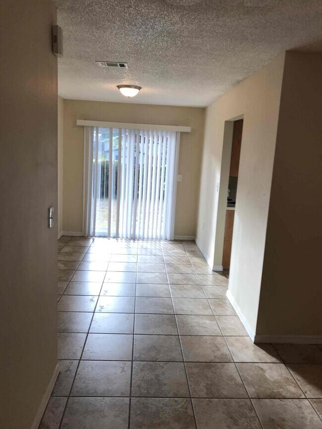 Foto del edificio - 3650 Willys Ave