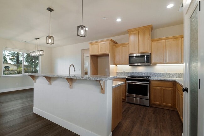 Foto del edificio - Charming 2-Bedroom, 2-Bath Home with Garage and Office/Den in Paradise, CA!