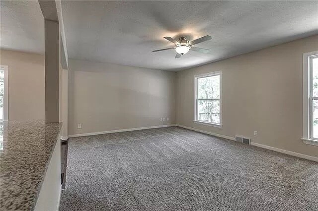 Foto del edificio - 4 bedrooms, 3 baths gorgeous Parkville home
